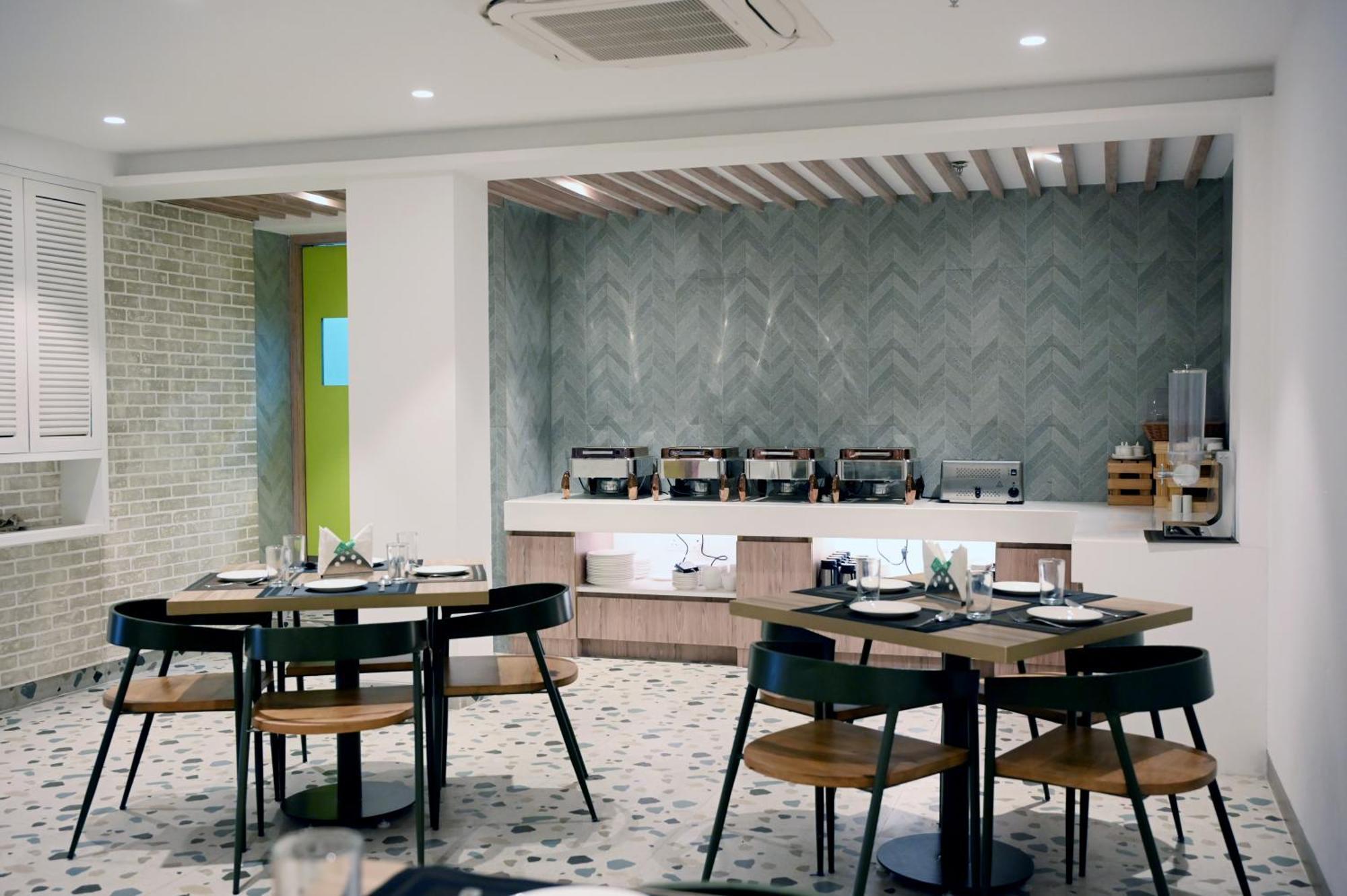 Hotel Le Roi Express Karol Bagh Delhi  Exterior foto
